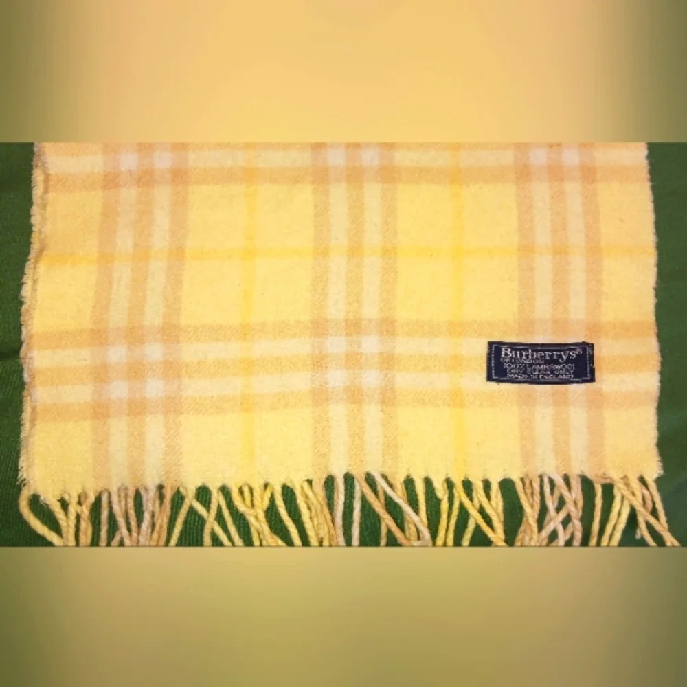 New 100% LambsWool Yellow and Beige Authentic Burberry Scarf - Picture 2 of 4